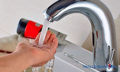 Hogyan takaríthatunk meg vizet egy lakásban vagy házban - áttekintést nyújt a készülékekről