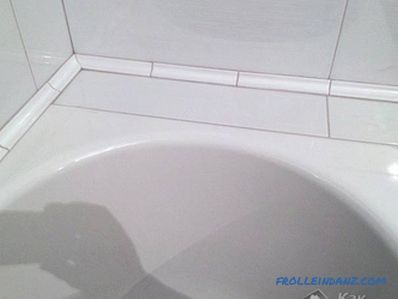 Hogyan rögzítsük a fürdőt a falhoz