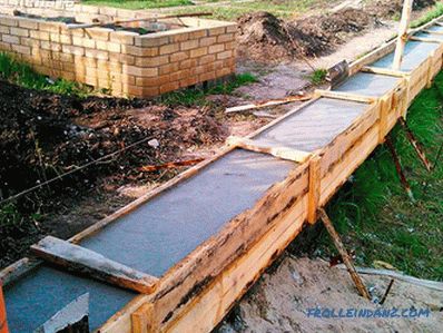 A hullámosított DIY kerítés