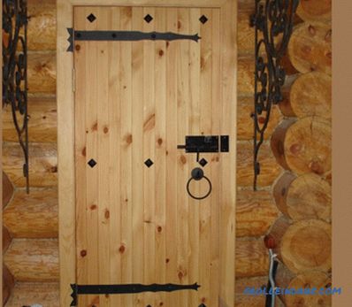 Fából készült bejárati ajtók: hogyan készítsünk