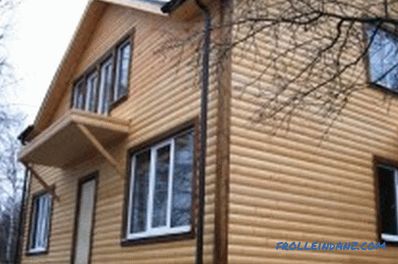A házat fa külső panelekkel és tömbházzal díszítik